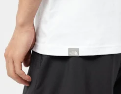 The North Face Mountain Outline T-Shirt -Pied Chic Soldes Magasin sz 659880 e scaled